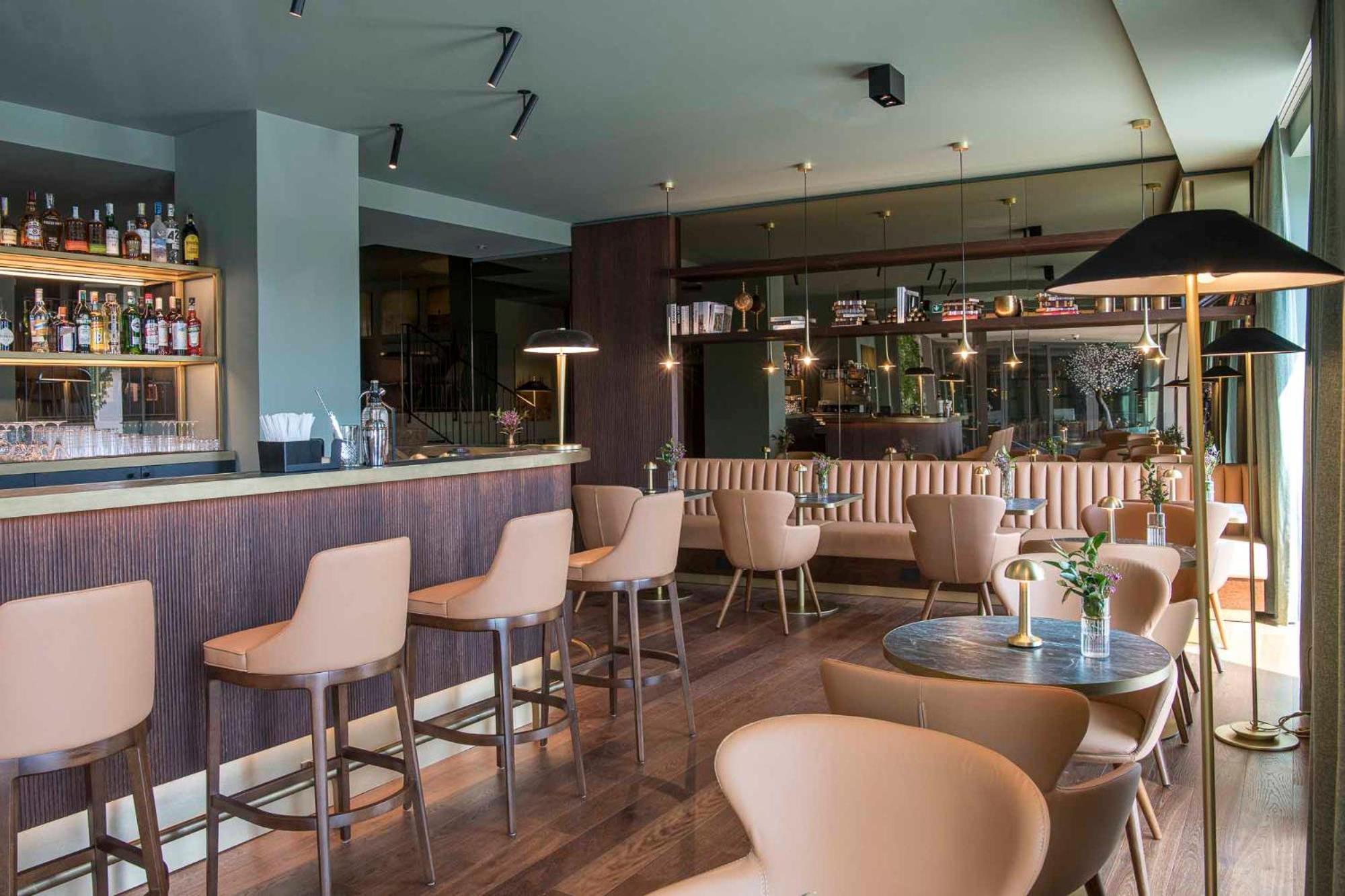 Columbus Urban Resort Флоренція Екстер'єр фото The bar at the hotel