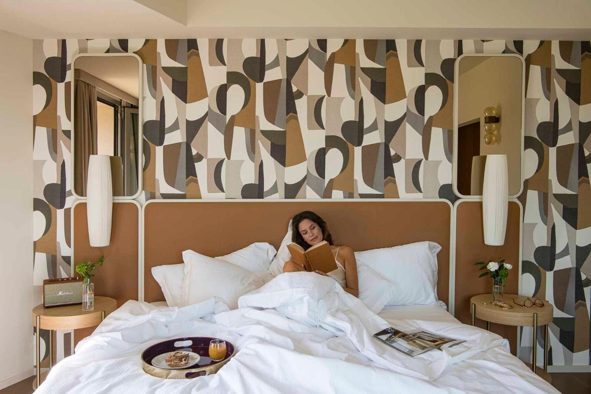Columbus Urban Resort Флоренція Екстер'єр фото A guest in a bedroom at the hotel