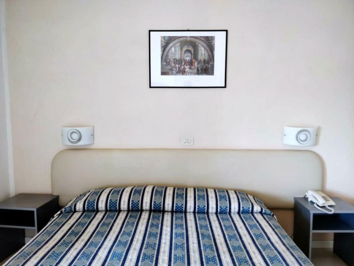 Columbus Urban Resort Флоренція Екстер'єр фото A typical room at the hotel